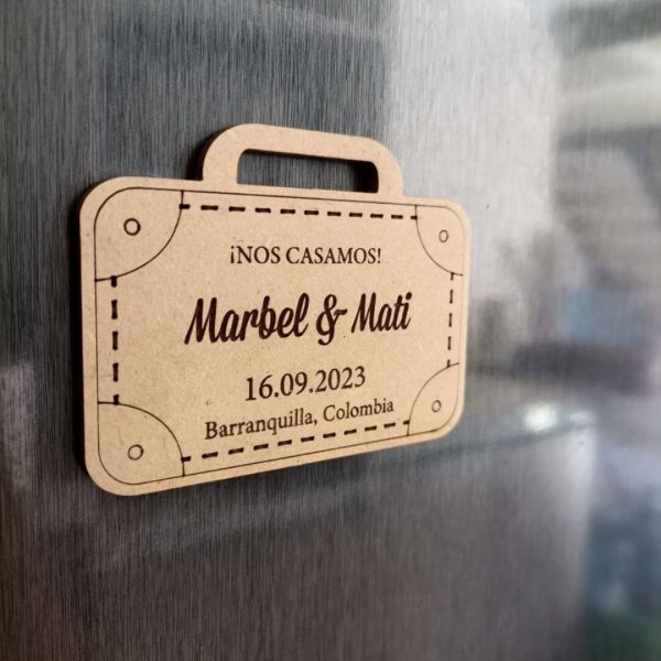 Recuerdo de Matrimonio Maletín Imantado Personalizable para Refrigerador